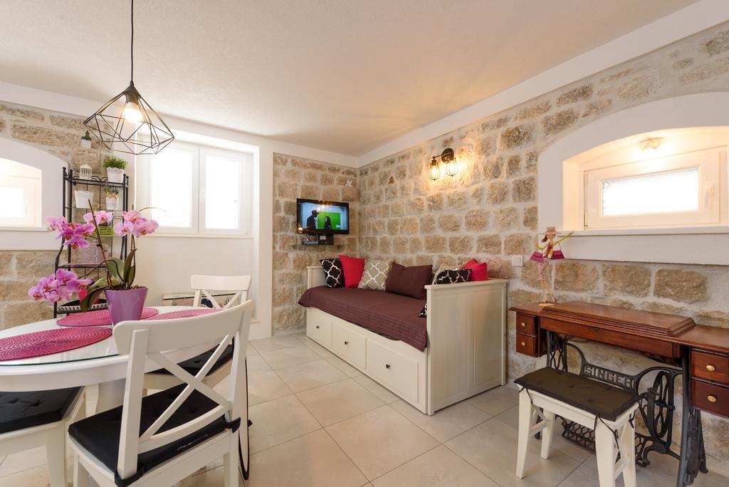 Studio Tironi 2 -Sonja Apartment โตรกีร์ ภายนอก รูปภาพ
