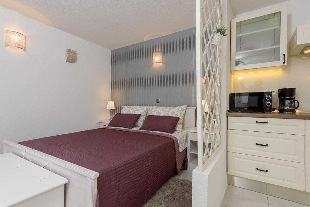 Studio Tironi 2 -Sonja Apartment โตรกีร์ ภายนอก รูปภาพ