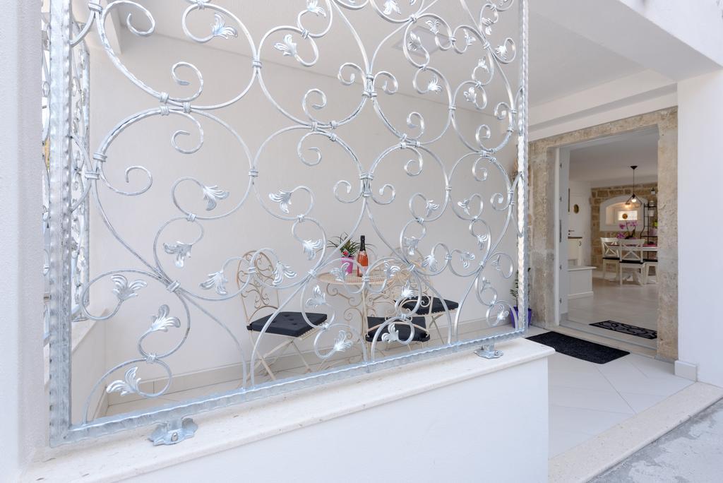Studio Tironi 2 -Sonja Apartment โตรกีร์ ภายนอก รูปภาพ