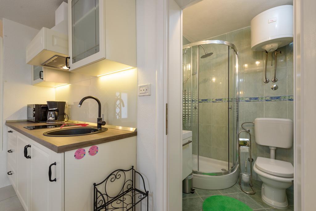 Studio Tironi 2 -Sonja Apartment โตรกีร์ ภายนอก รูปภาพ