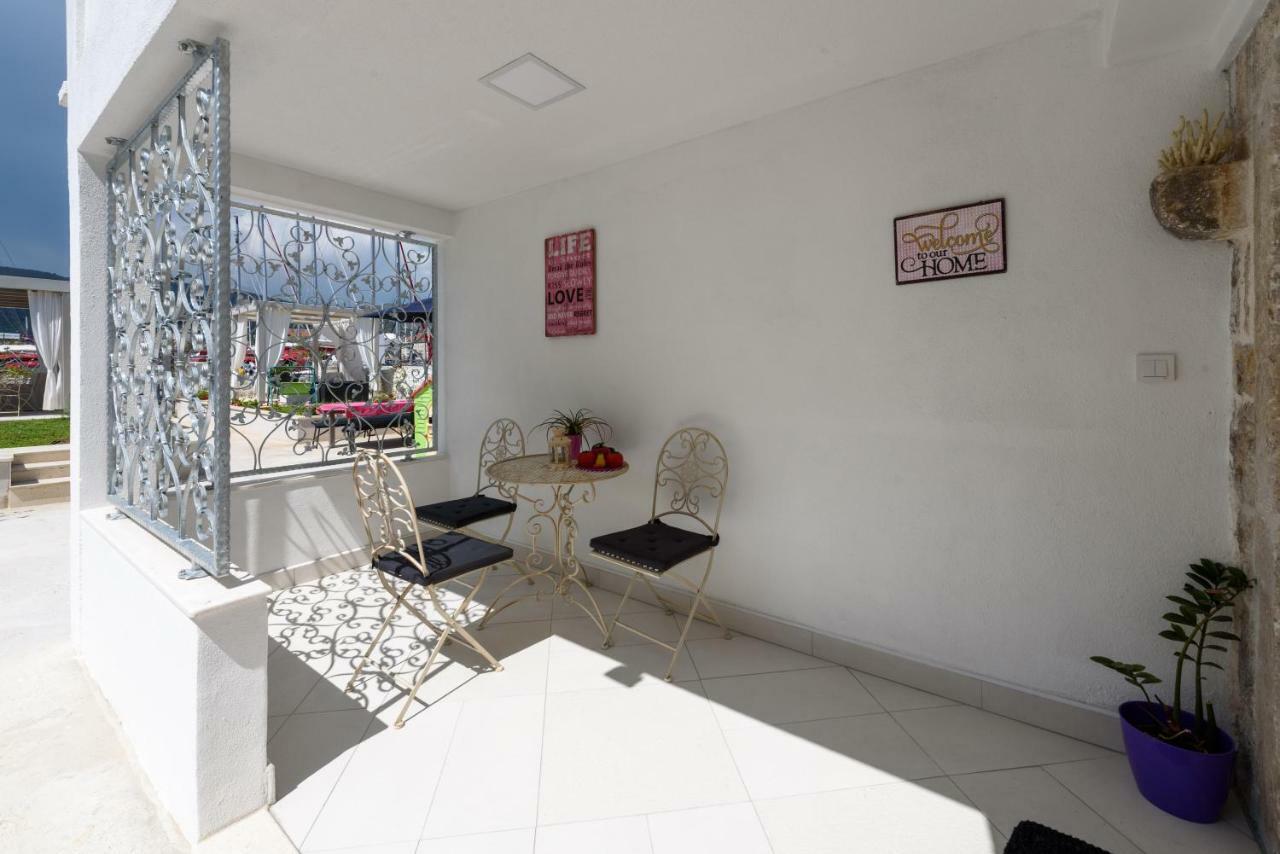 Studio Tironi 2 -Sonja Apartment โตรกีร์ ภายนอก รูปภาพ