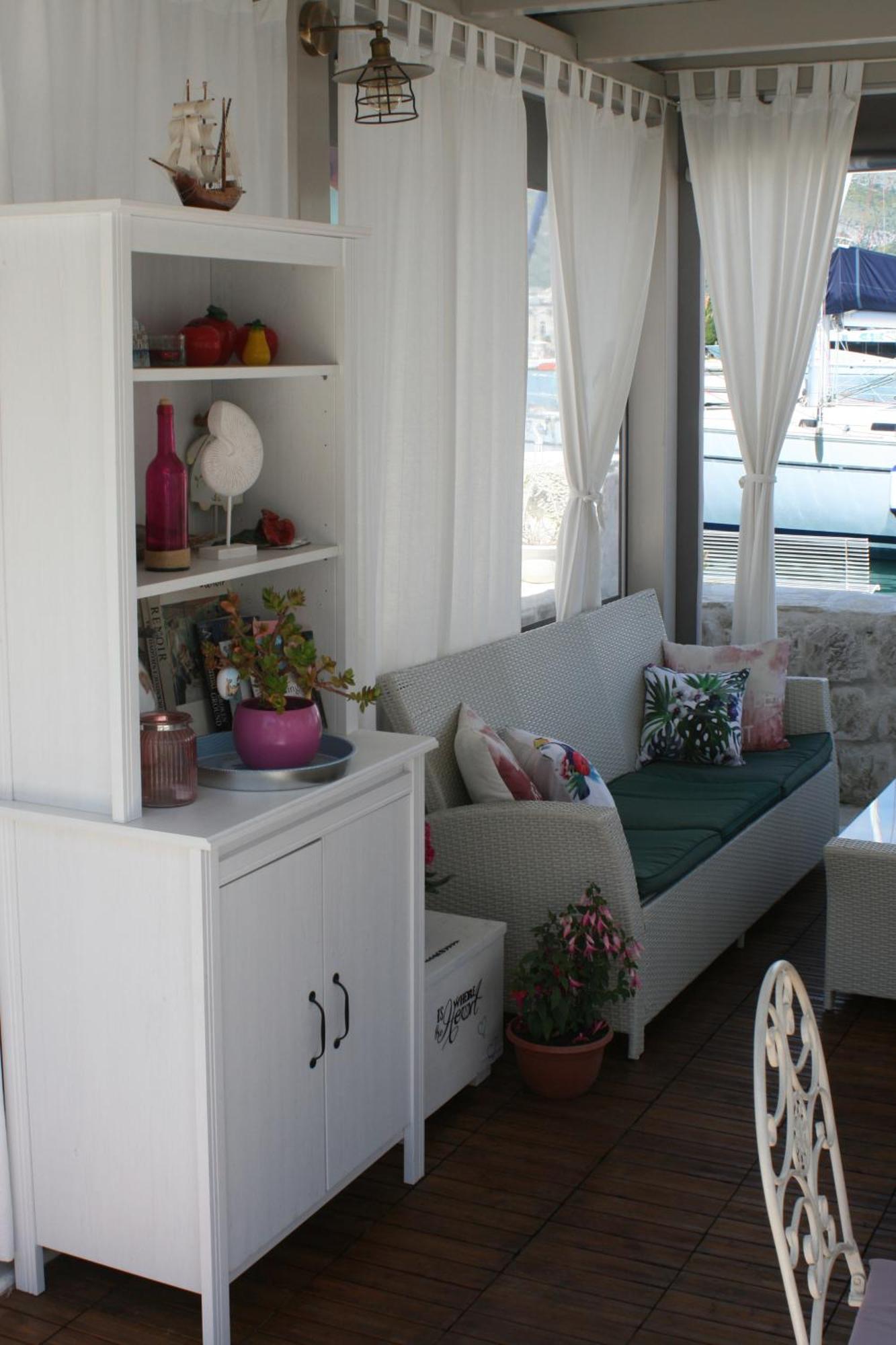 Studio Tironi 2 -Sonja Apartment โตรกีร์ ภายนอก รูปภาพ